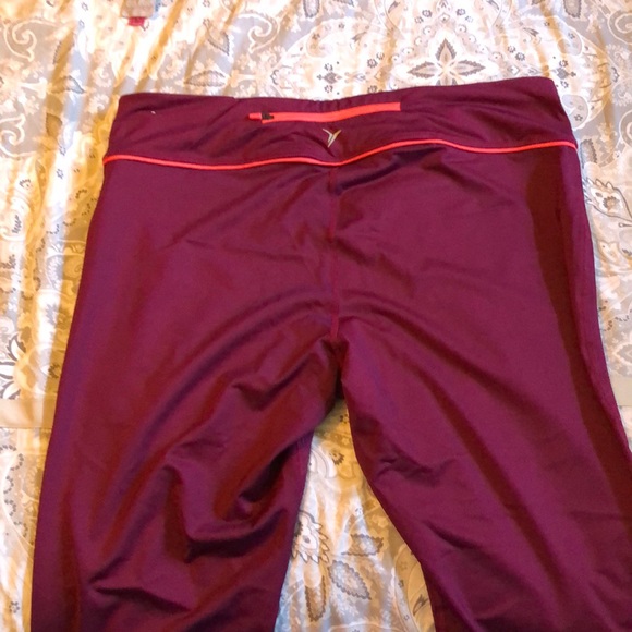 Old Navy active leggings - Picture 2 of 4